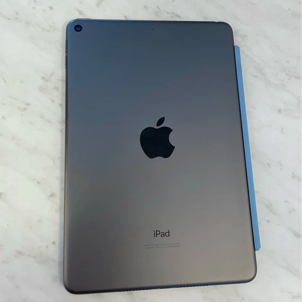 iPad Mini - model 2133 - Picture 2 of 5